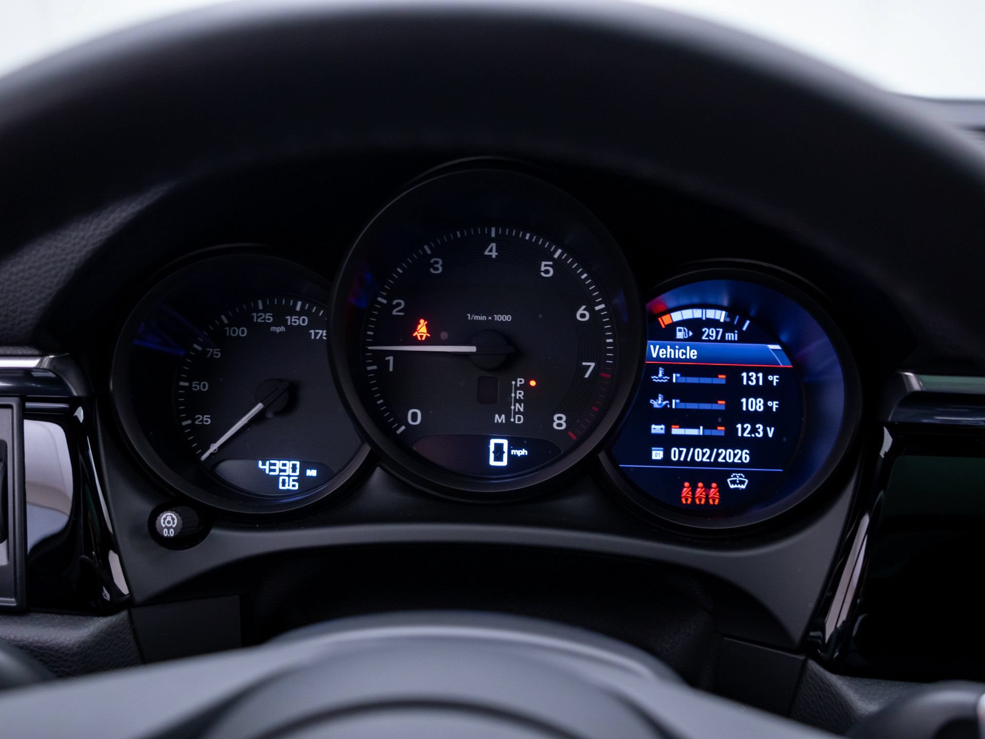 Certified 2025 Porsche Macan AWD/4WD image 21