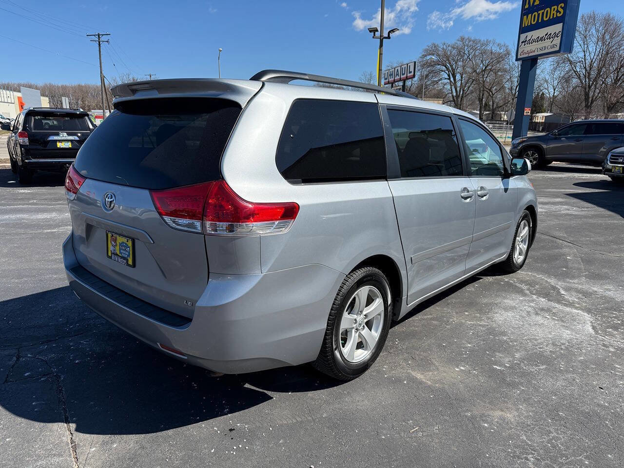 Used 2014 Toyota Sienna LE image 88