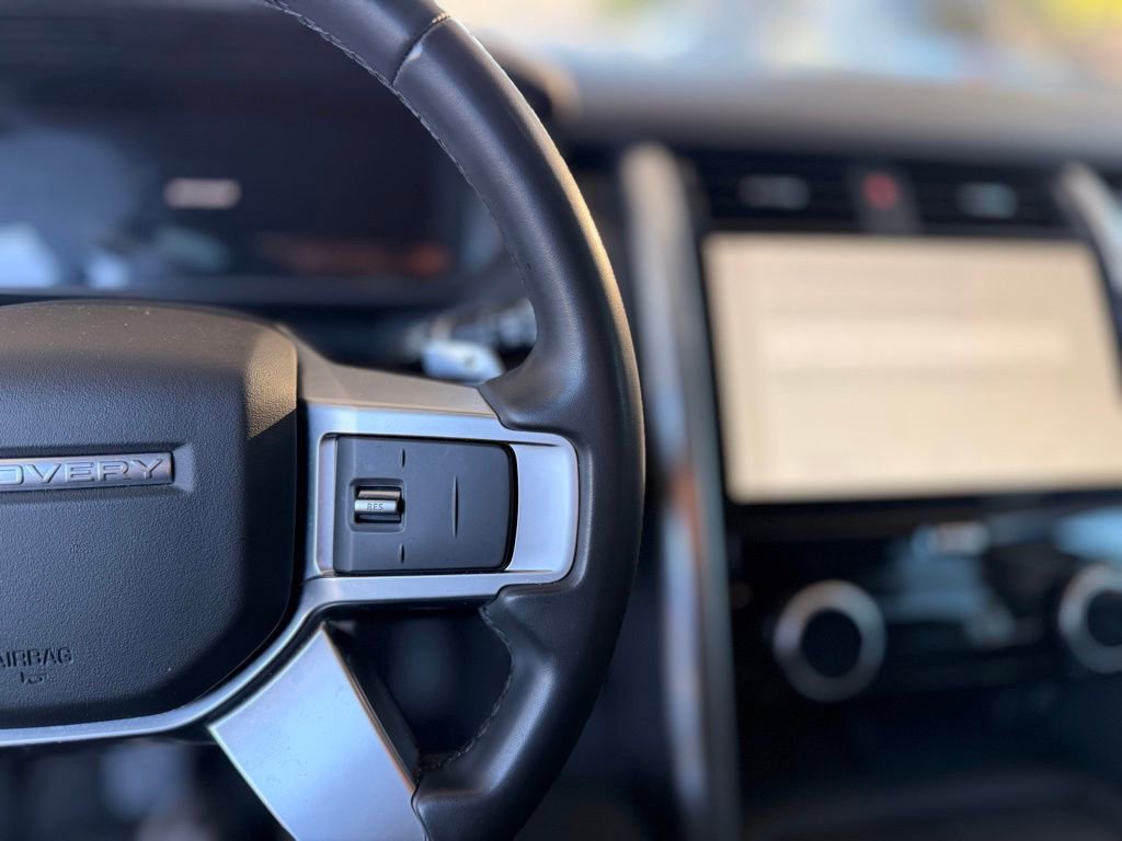 Used 2024 Land Rover Discovery S image 8