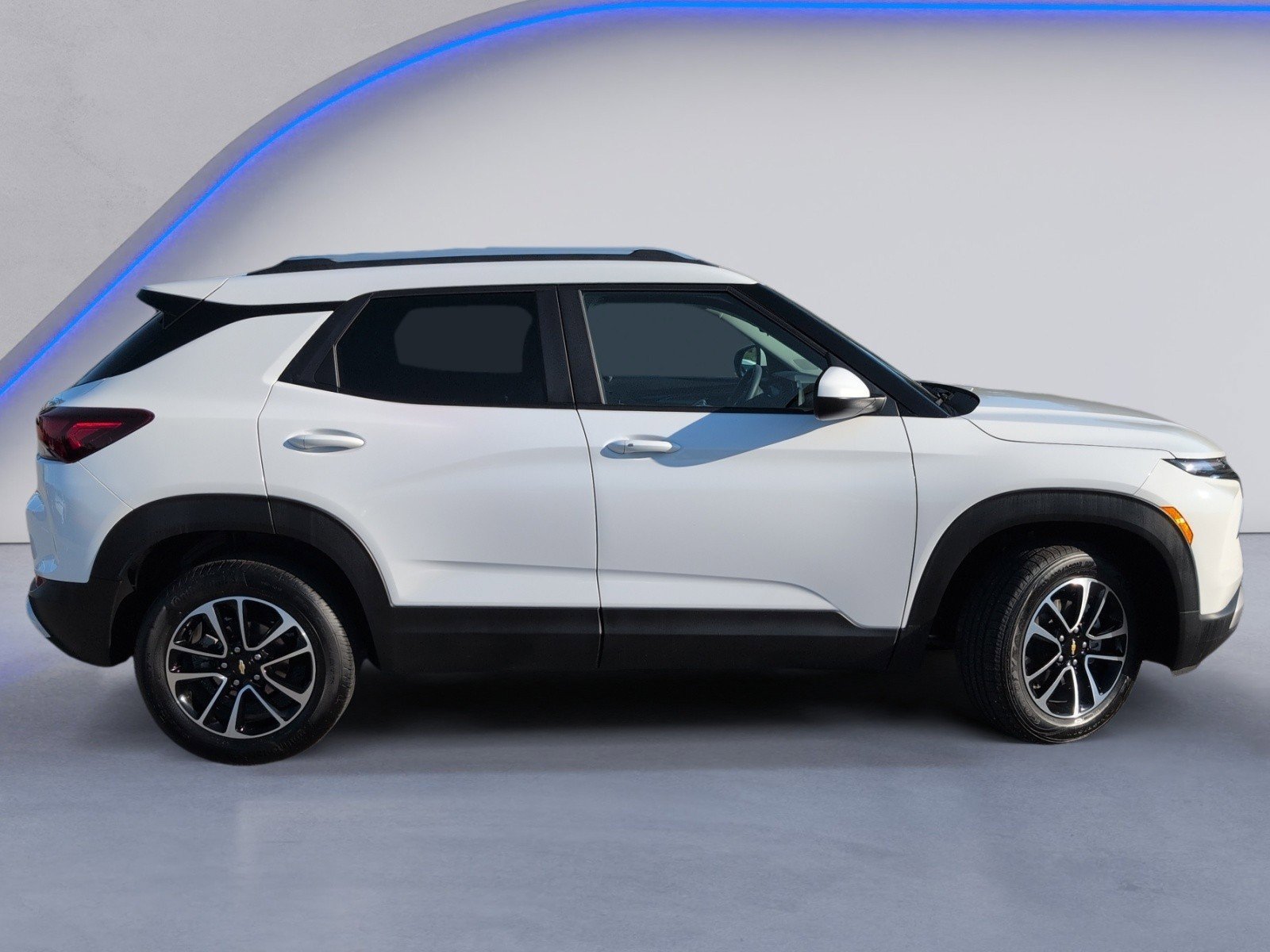 Used 2025 Chevrolet TrailBlazer LT AWD/4WD image 3