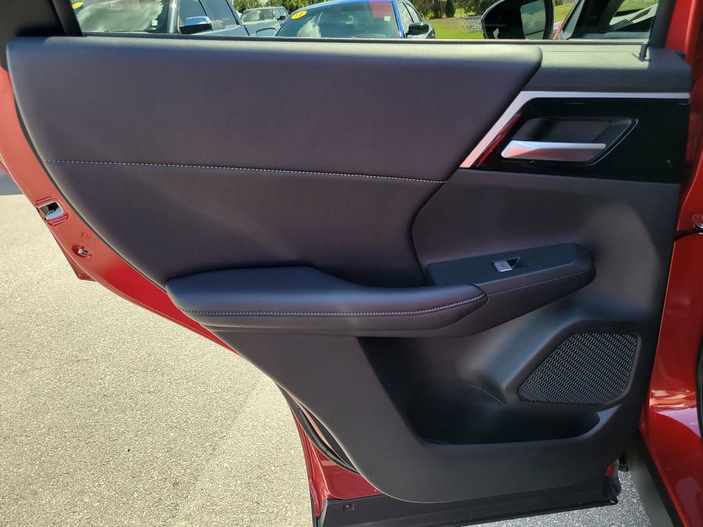 Used 2024 Mitsubishi Outlander SE Black Edition image 11