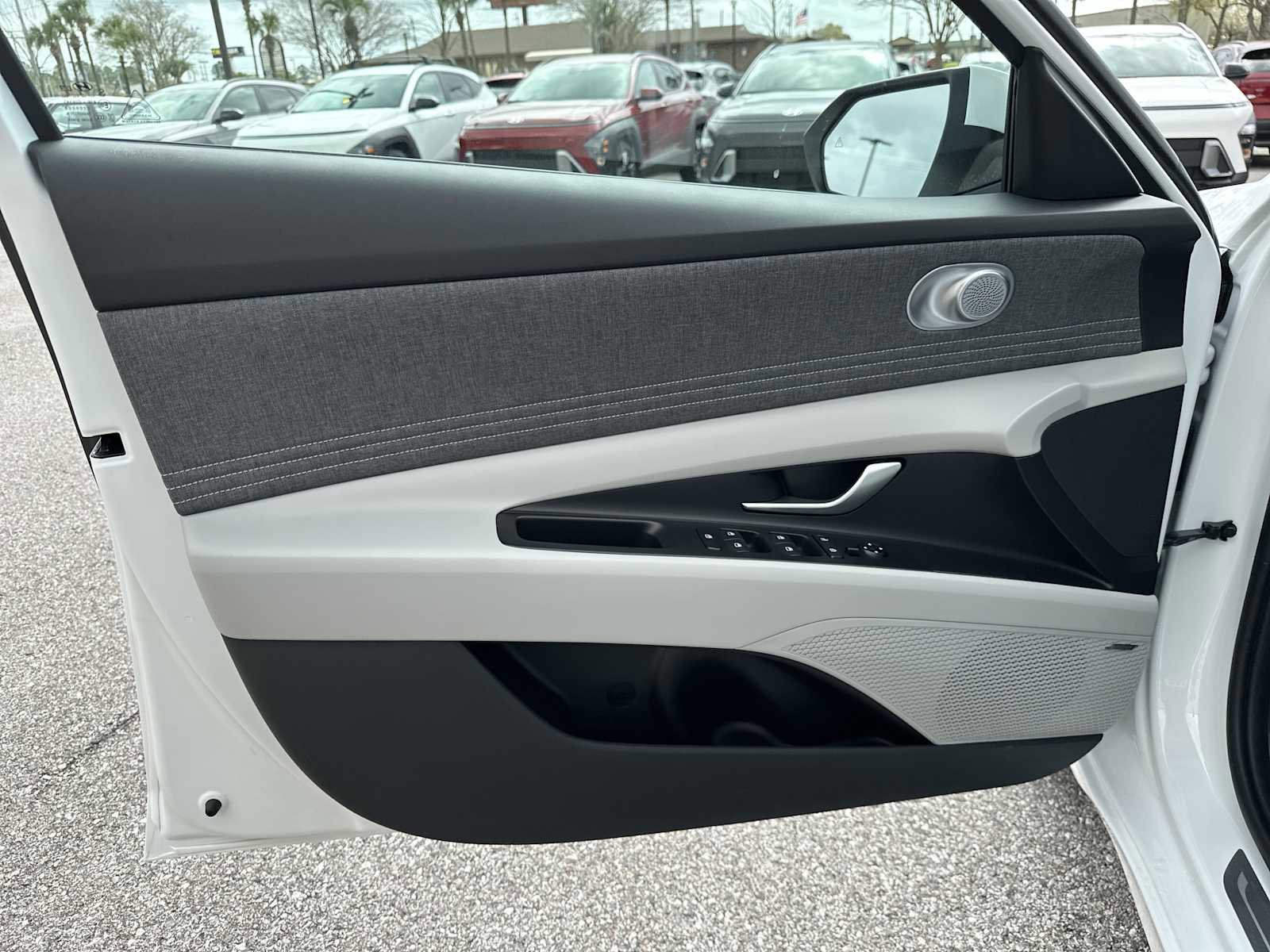 New 2026 Hyundai Elantra Limited FWD image 14