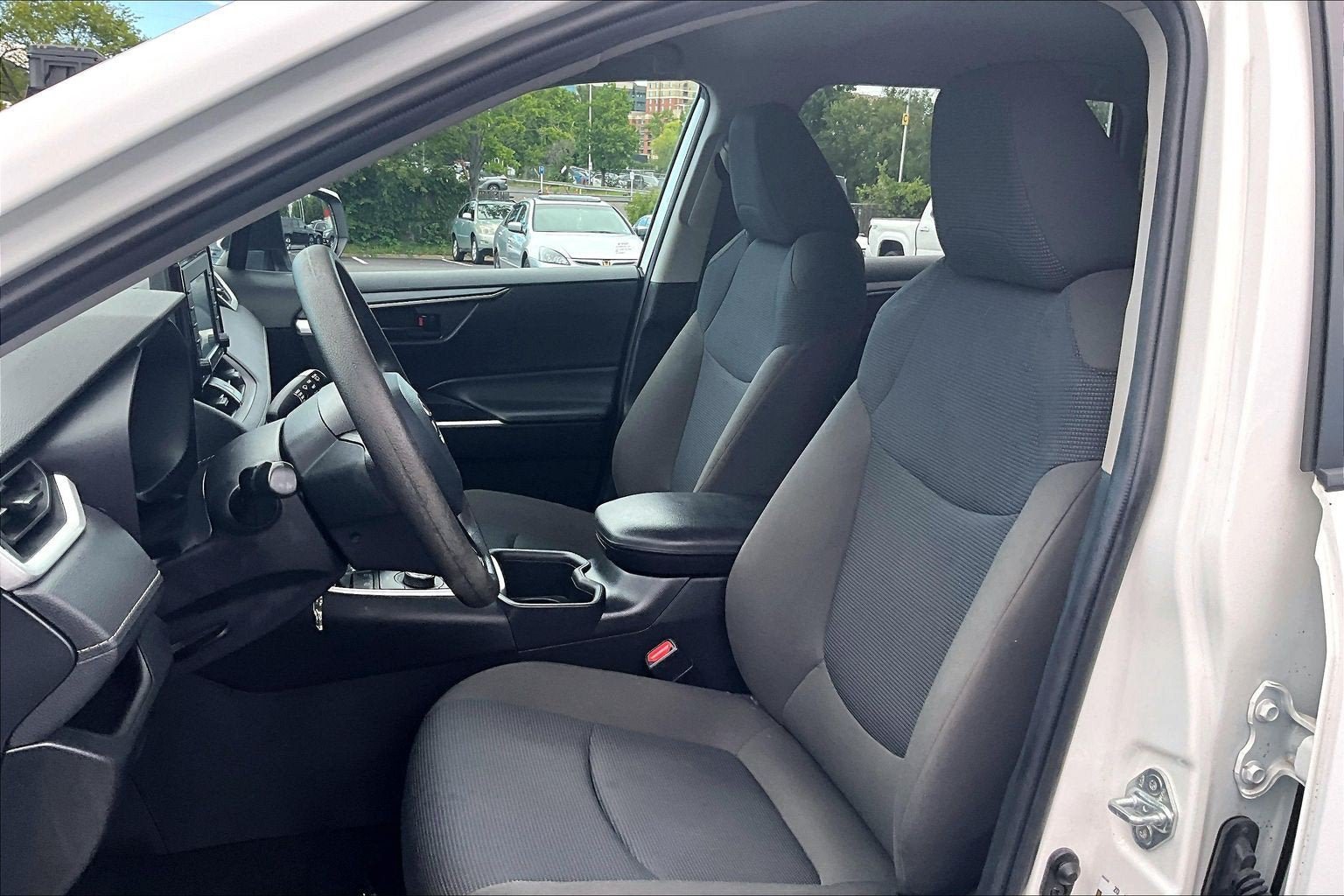 Used 2022 Toyota RAV4 LE AWD/4WD image 23