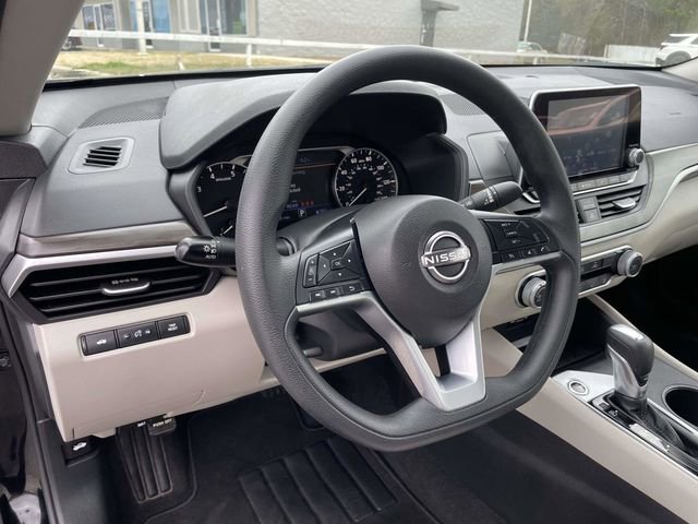 Used 2025 Nissan Altima 2.5 SV FWD image 18