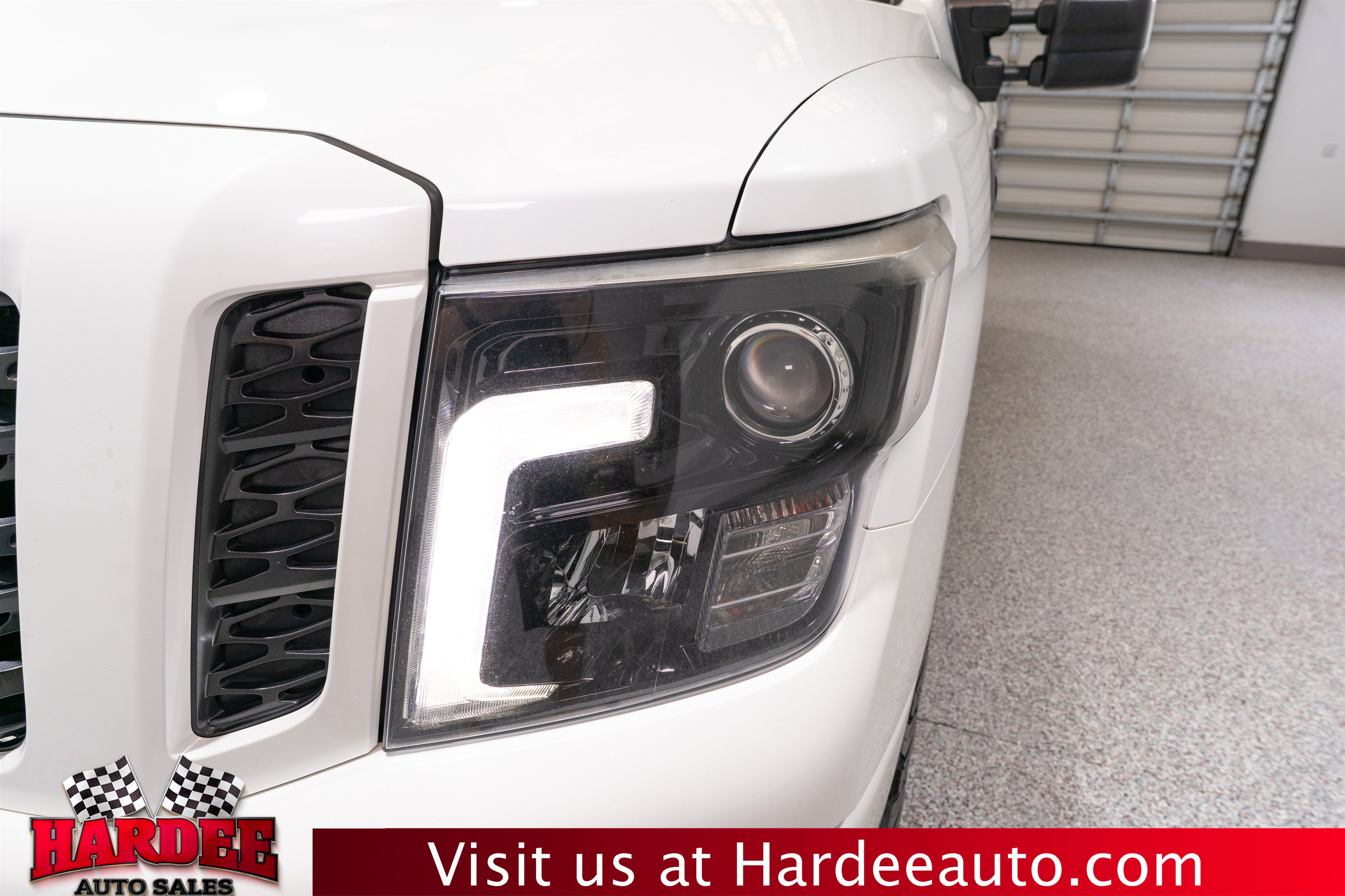 Used 2019 Nissan Titan SL w/ Midnight Edition AWD/4WD image 8