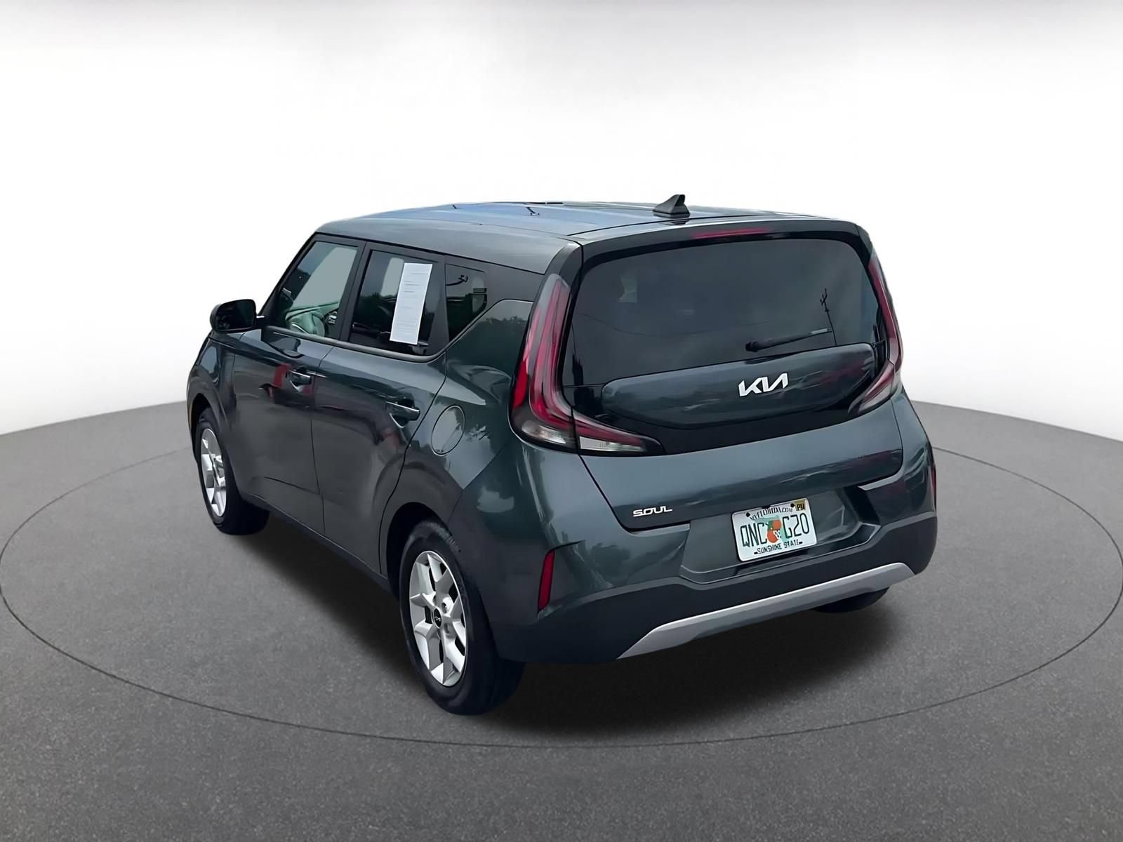 Used 2025 Kia Soul LX w/ LX Technology Package FWD image 10