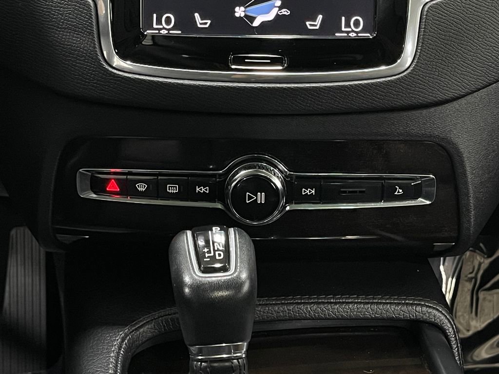Used 2019 Volvo XC90 T5 Momentum w/ Protection Package Premier image 26