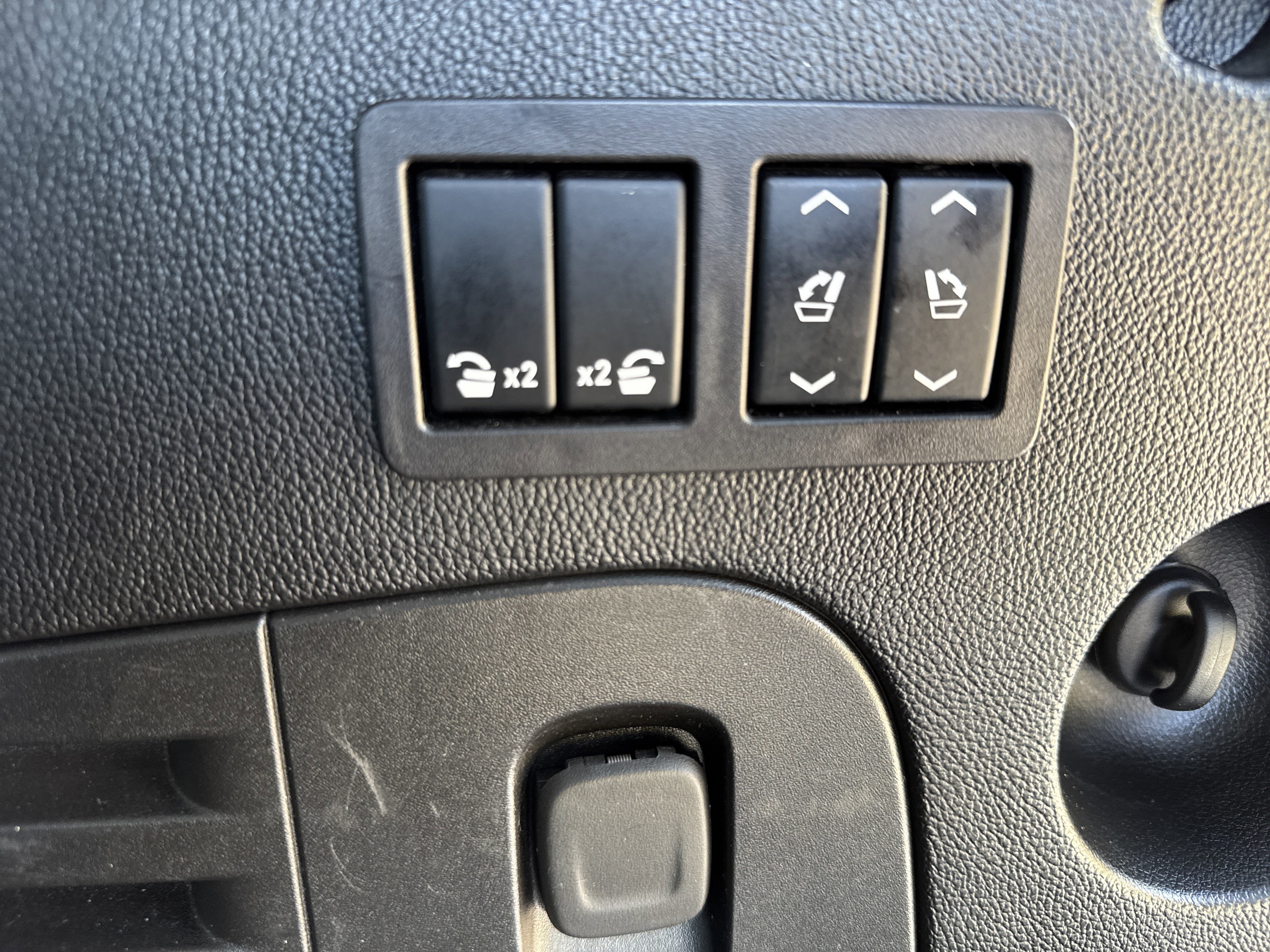 Used 2018 GMC Yukon XL Denali RWD image 37