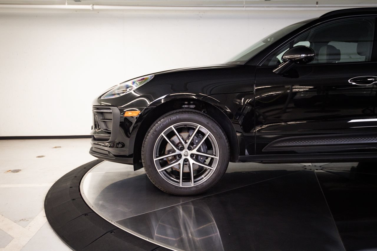 Certified 2024 Porsche Macan AWD/4WD image 11