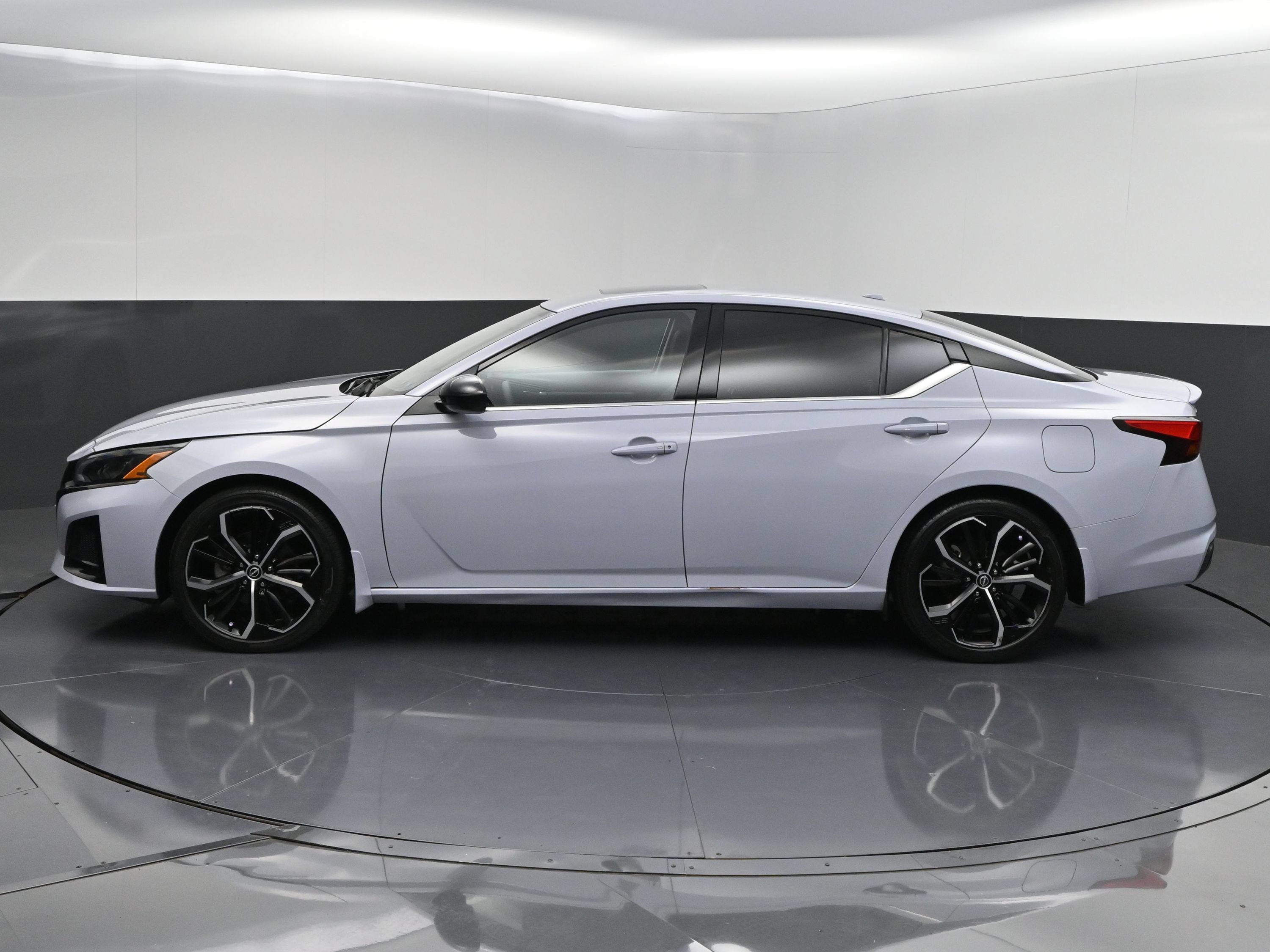 Used 2023 Nissan Altima 2.5 SR w/ SR Premium Package FWD image 5