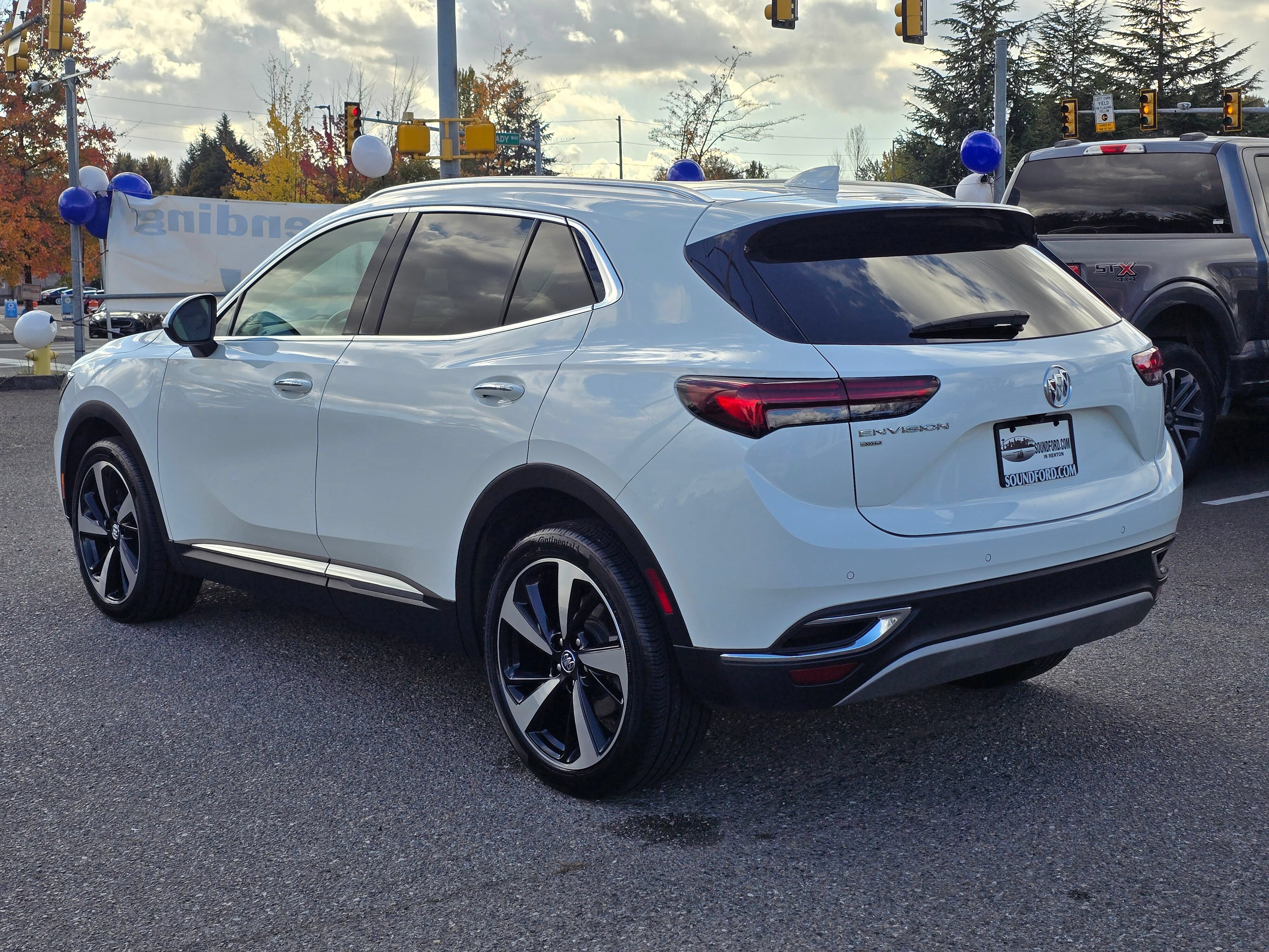 Used 2022 Buick Envision Essence w/ Technology Package I AWD/4WD image 3