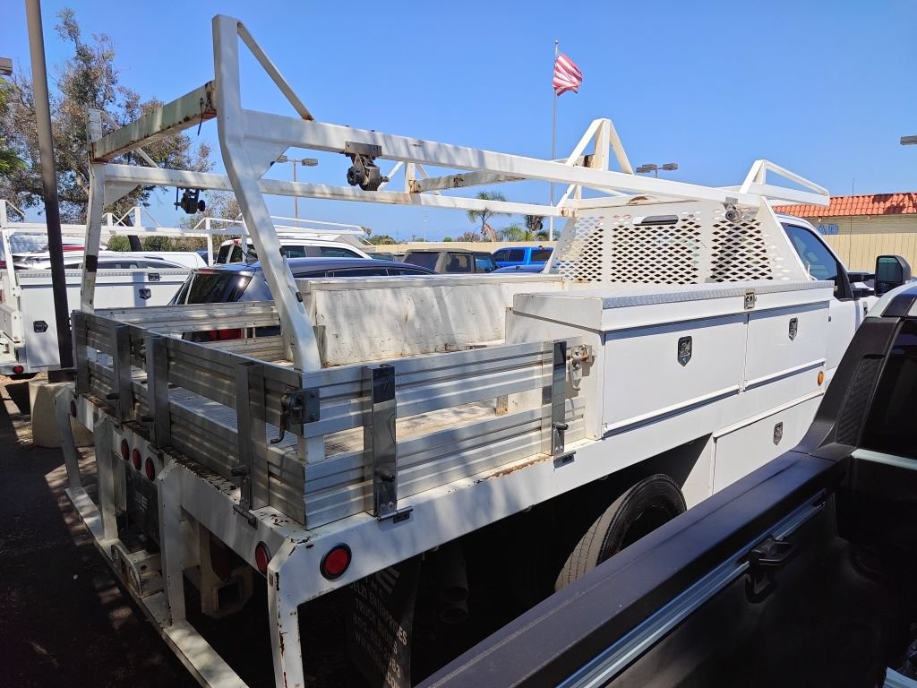 Used 2017 Ford F550 2WD Regular Cab Super Duty image 3