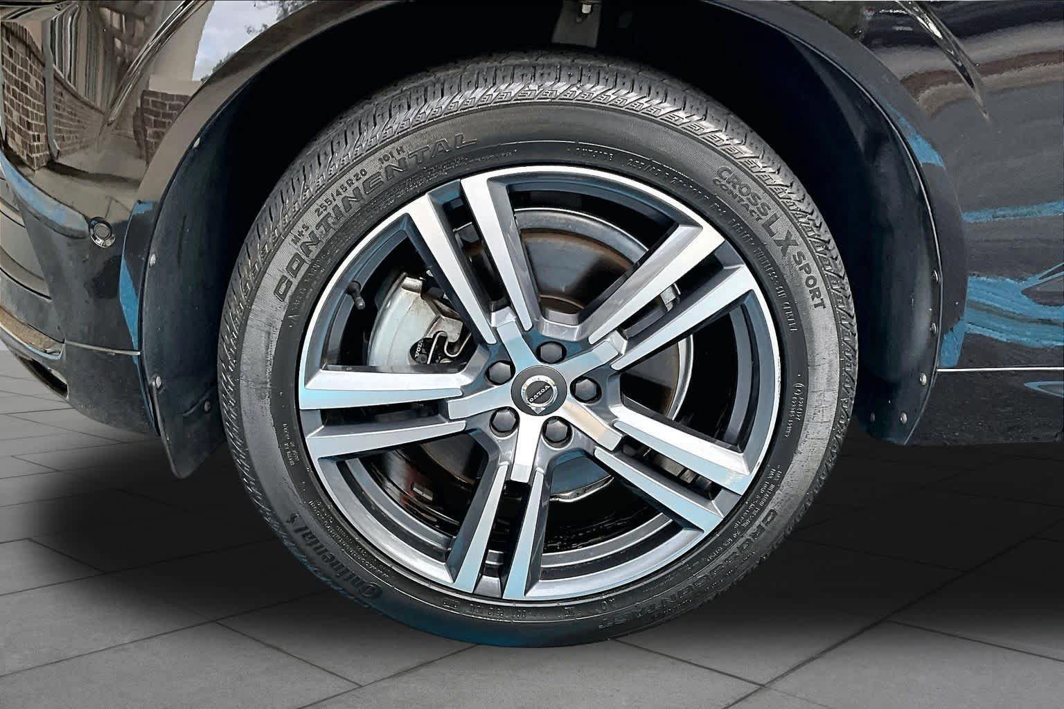 Used 2018 Volvo XC60 T6 Momentum w/ Convenience Package AWD/4WD image 10