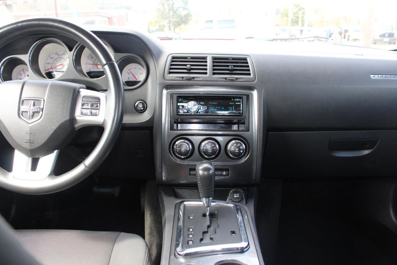 Used 2013 Dodge Challenger SXT image 11