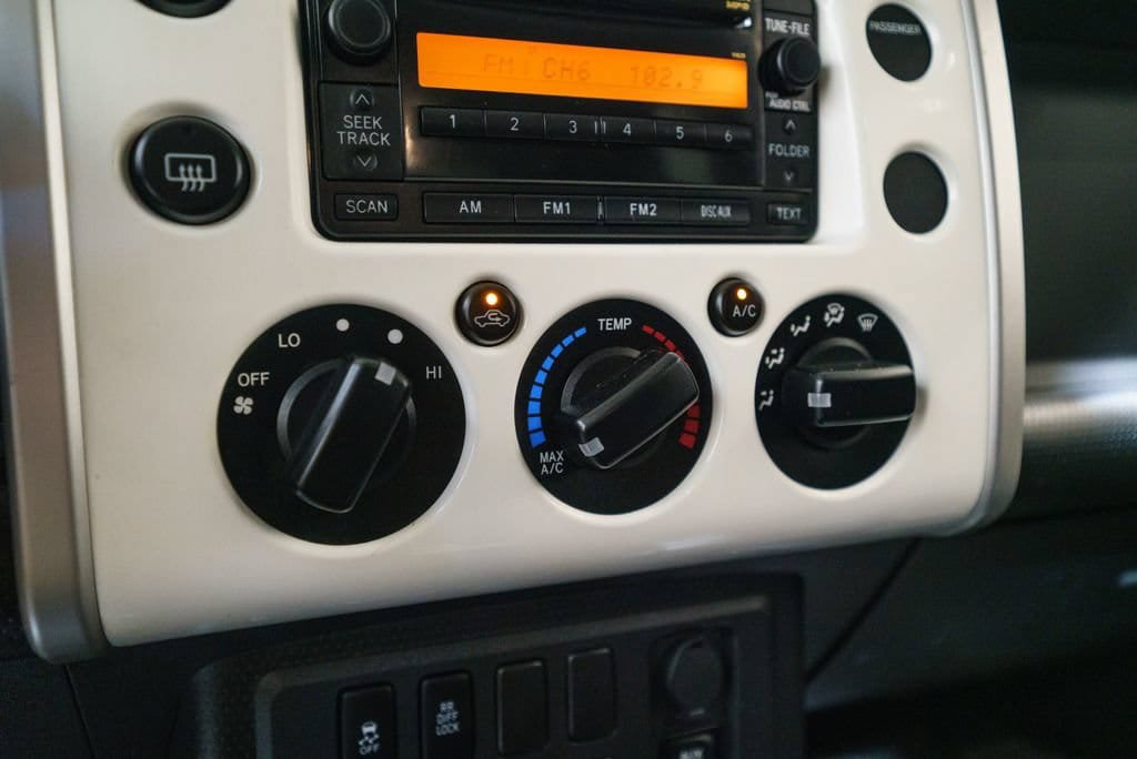 Used 2010 Toyota FJ Cruiser 4WD image 25