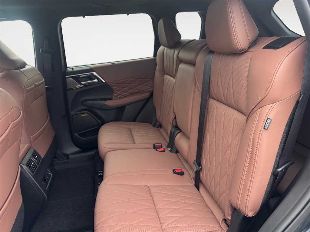 New 2025 Mitsubishi Outlander SEL image 13