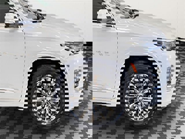 Used 2023 Chevrolet Traverse Premier w/ LPO, Floor Liner Package image 5