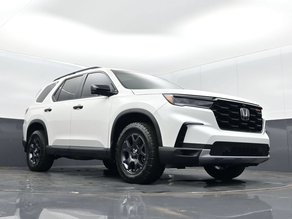 Certified 2025 Honda Pilot TrailSport image 10