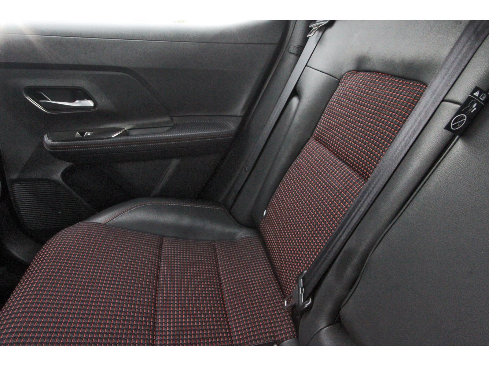 Used 2025 Nissan Kicks SR AWD/4WD image 15