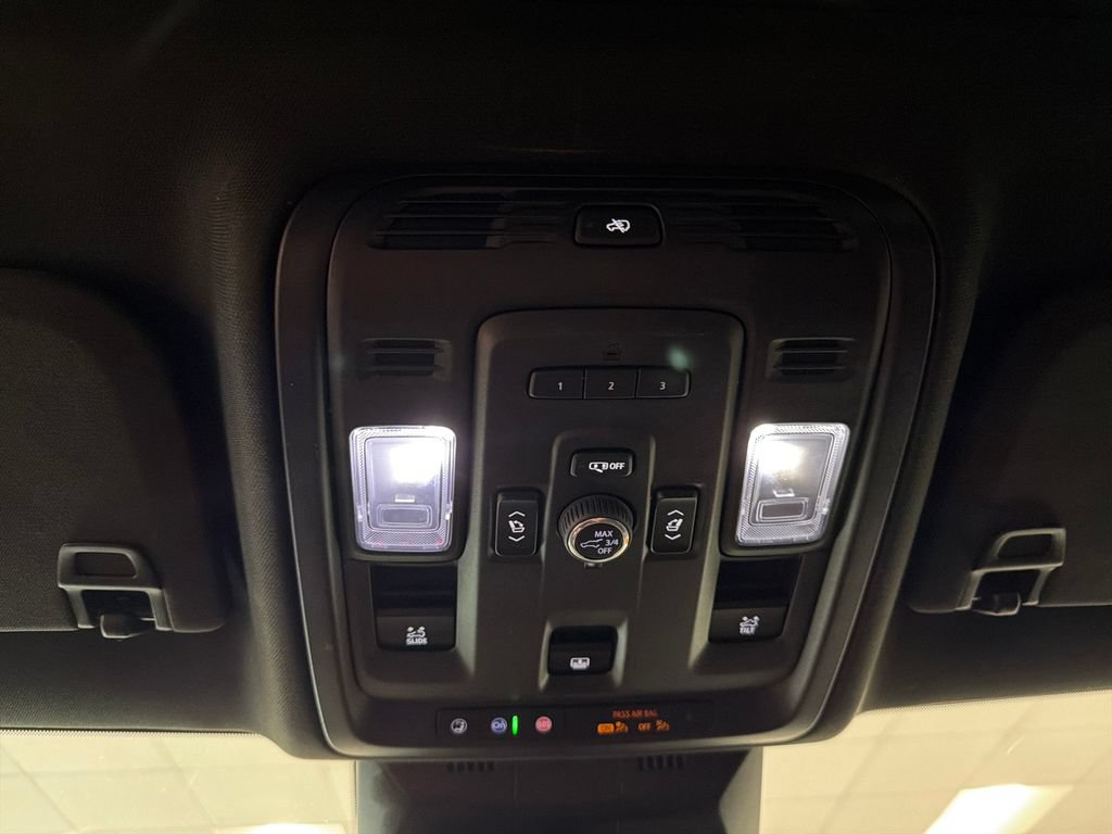Used 2024 Cadillac Escalade ESV Premium Luxury w/ Performance Package AWD/4WD image 16