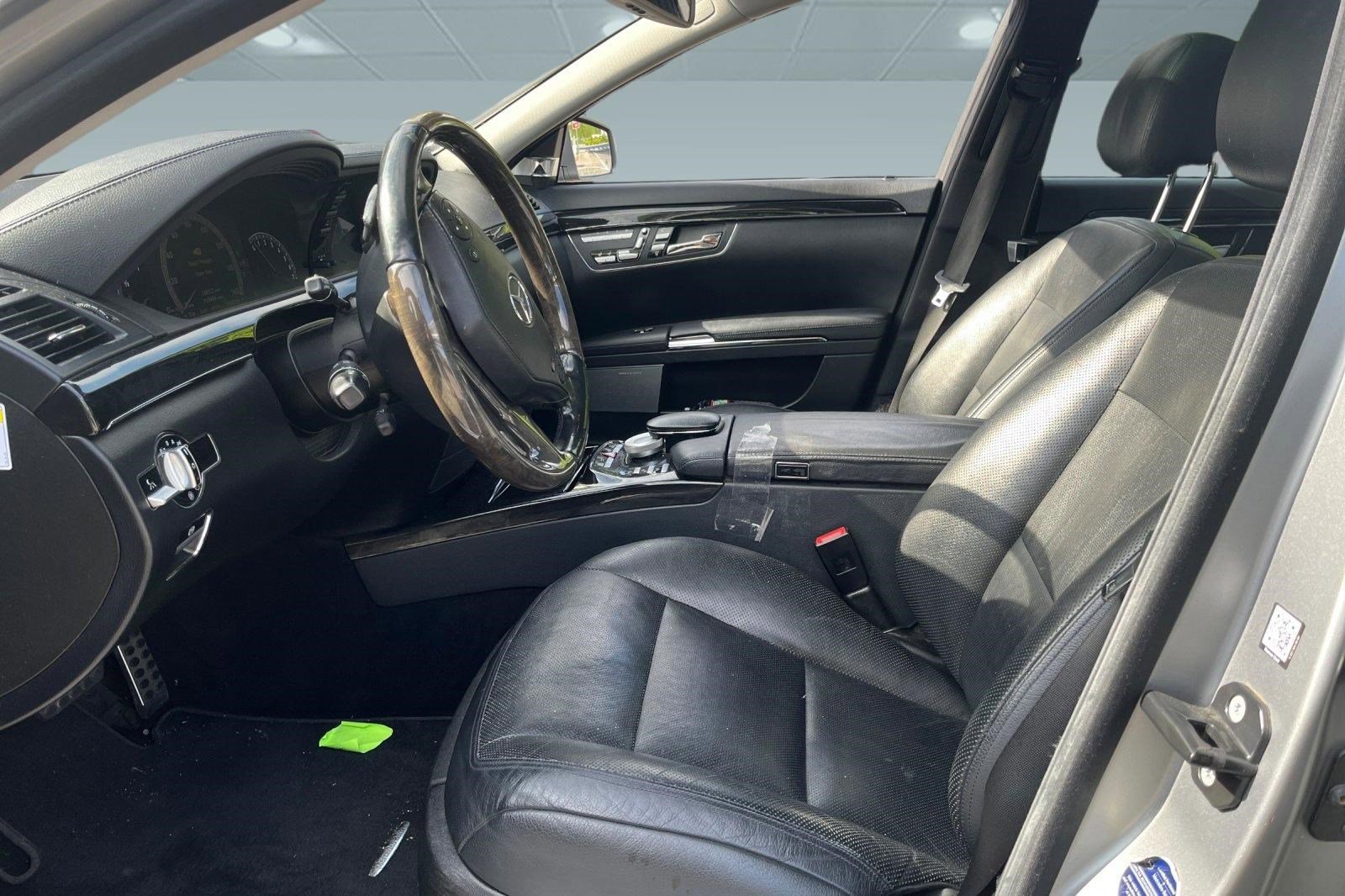 Used 2011 Mercedes-Benz S 550 image 3