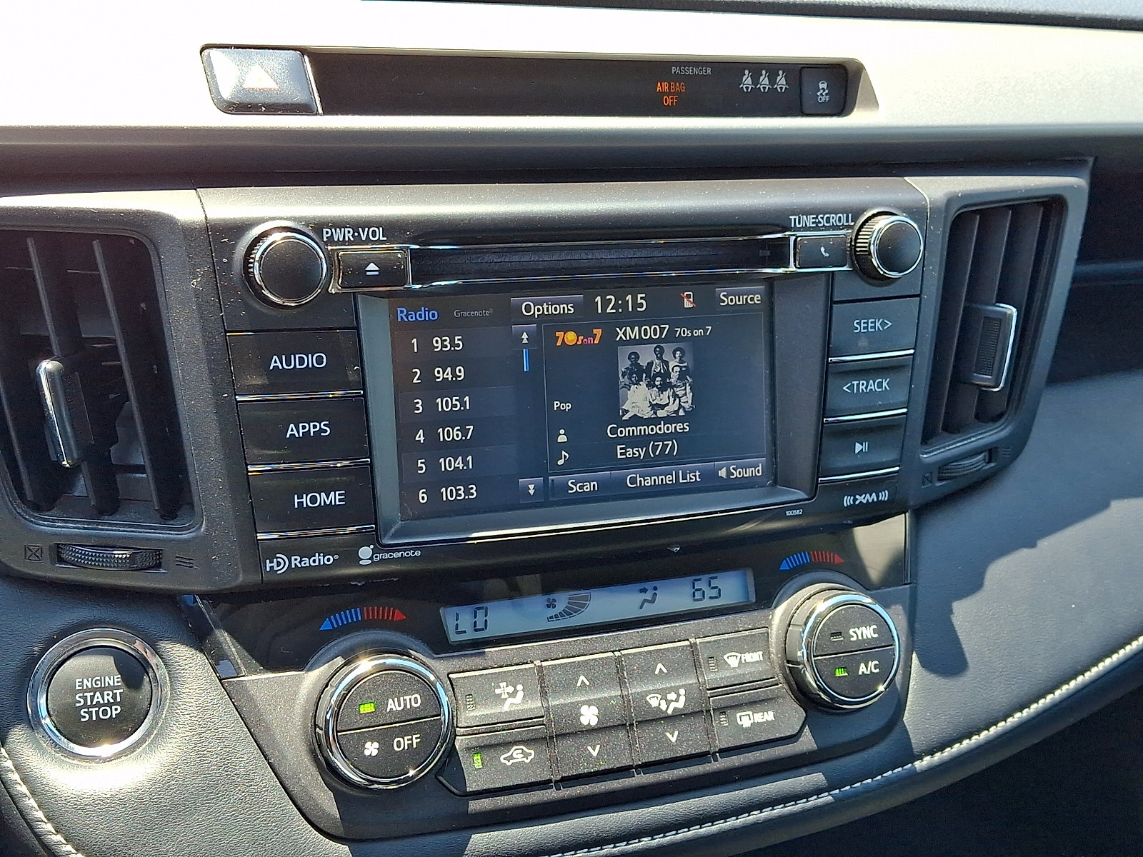 Used 2018 Toyota RAV4 XLE AWD/4WD image 16