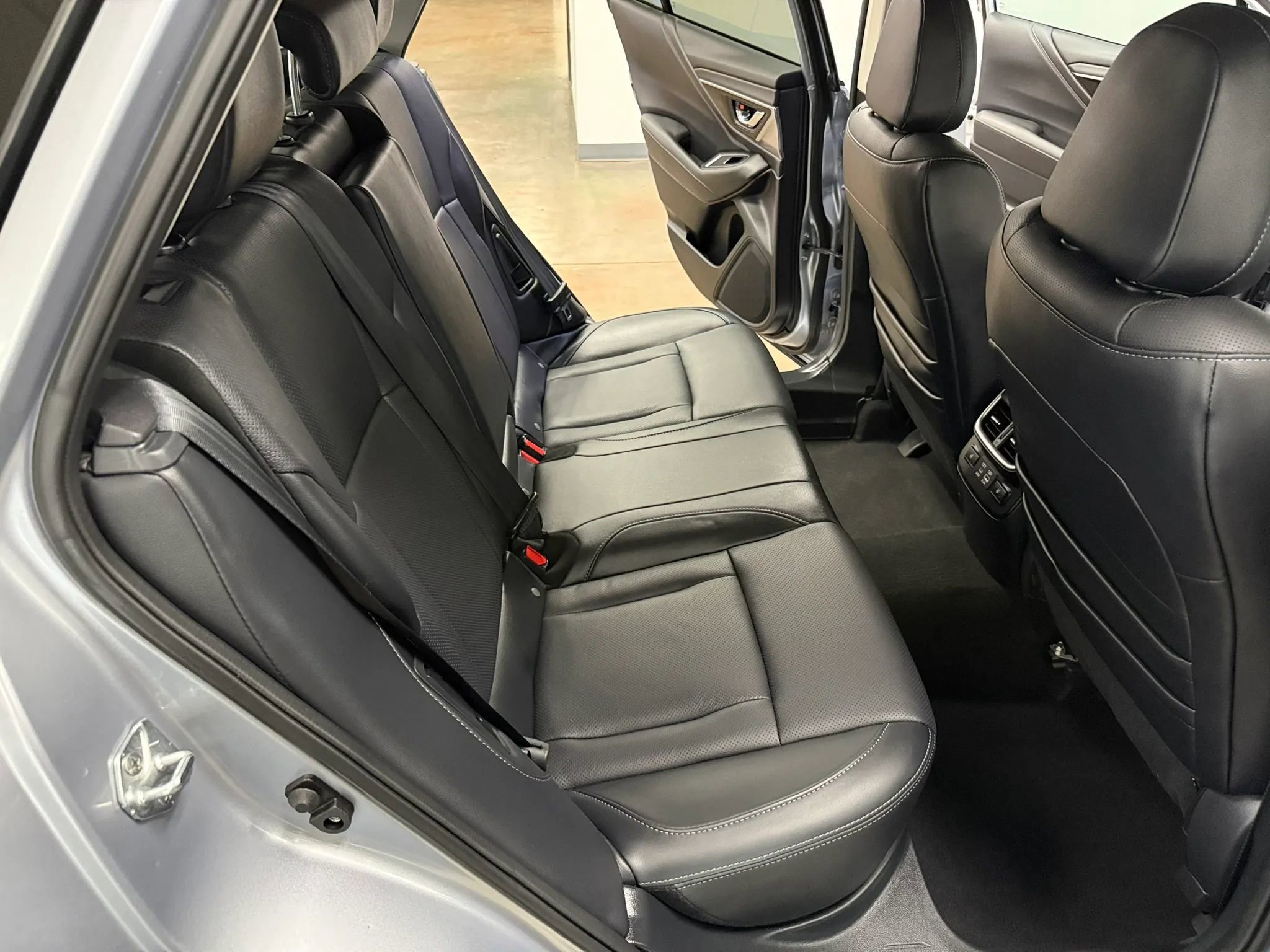 Used 2023 Subaru Outback Limited w/ Popular Package #2 AWD/4WD image 15