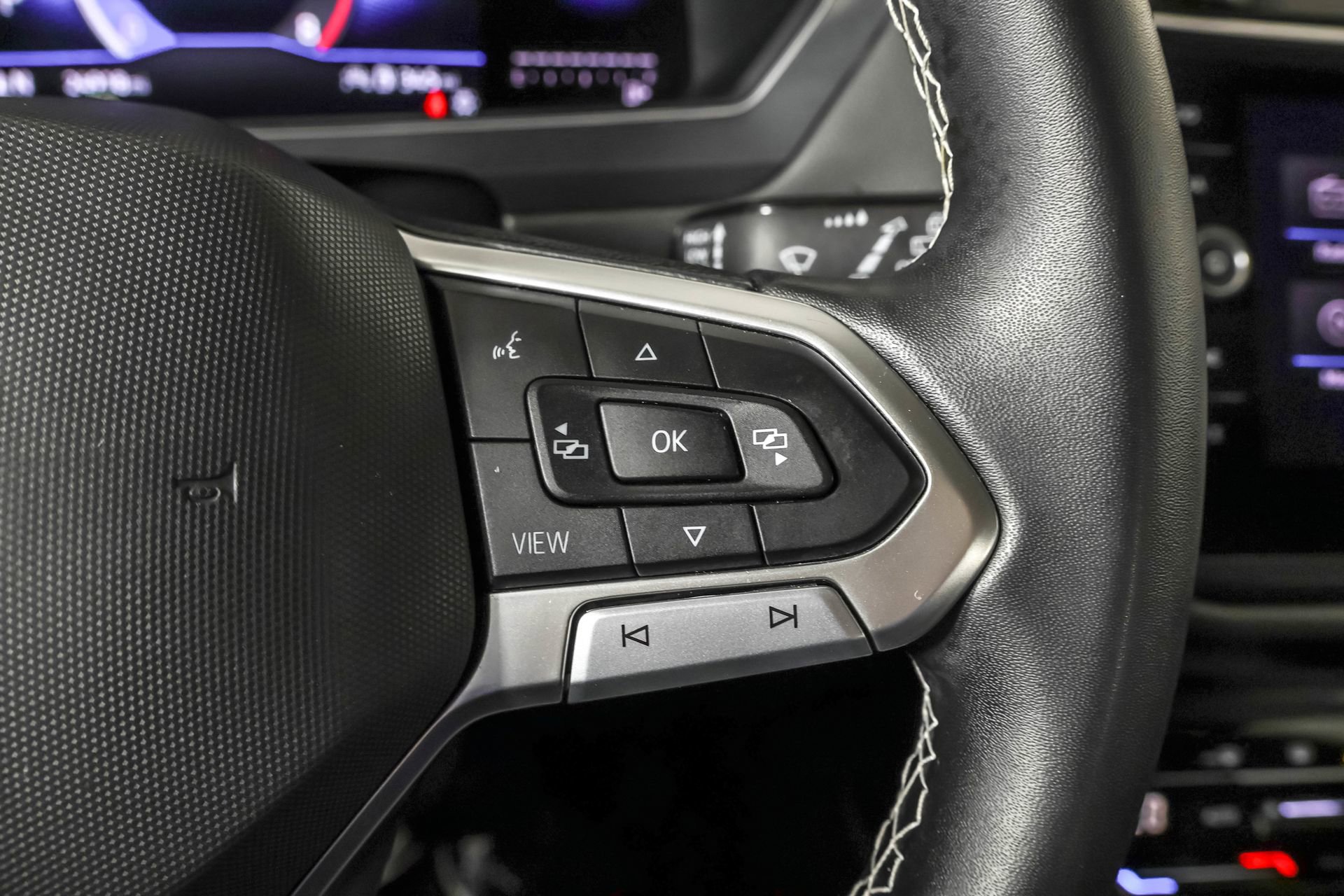 Used 2023 Volkswagen Tiguan SE image 28