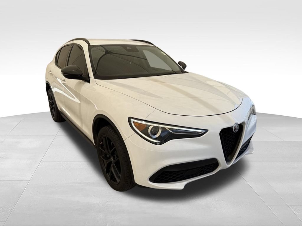 Used 2021 Alfa Romeo Stelvio Sprint w/ Nero Edizione RWD image 6