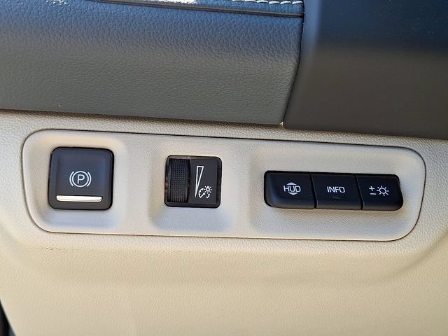 Used 2022 GMC Acadia Denali w/ Denali Ultimate Package FWD image 26