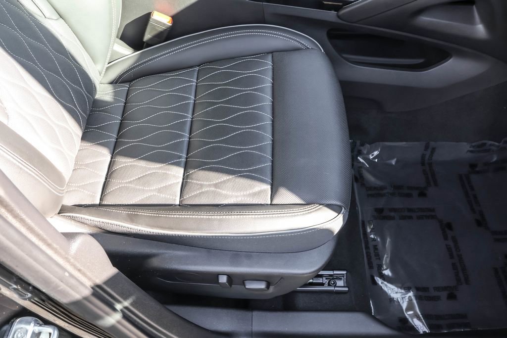 Used 2022 Buick Envision Avenir w/ Technology Package II image 40