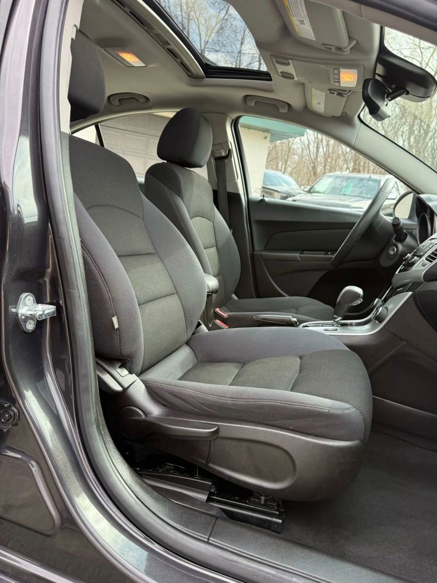 Used 2016 Chevrolet Cruze LT w/ Sun And Sound Package FWD image 18