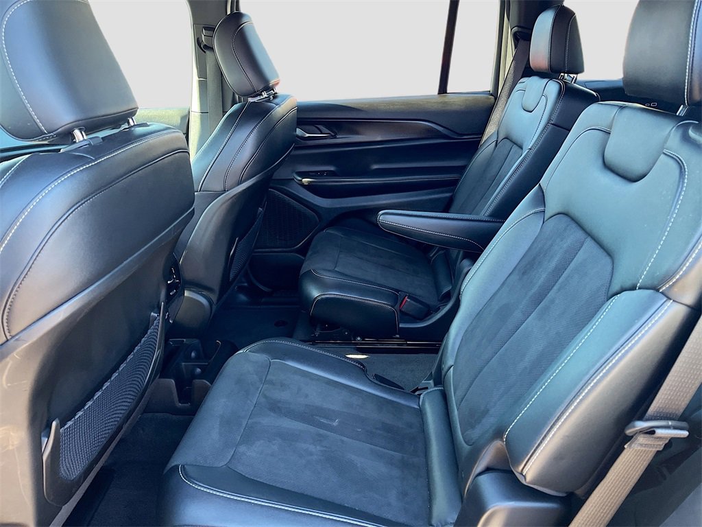 Used 2024 Jeep Grand Cherokee L Altitude image 24