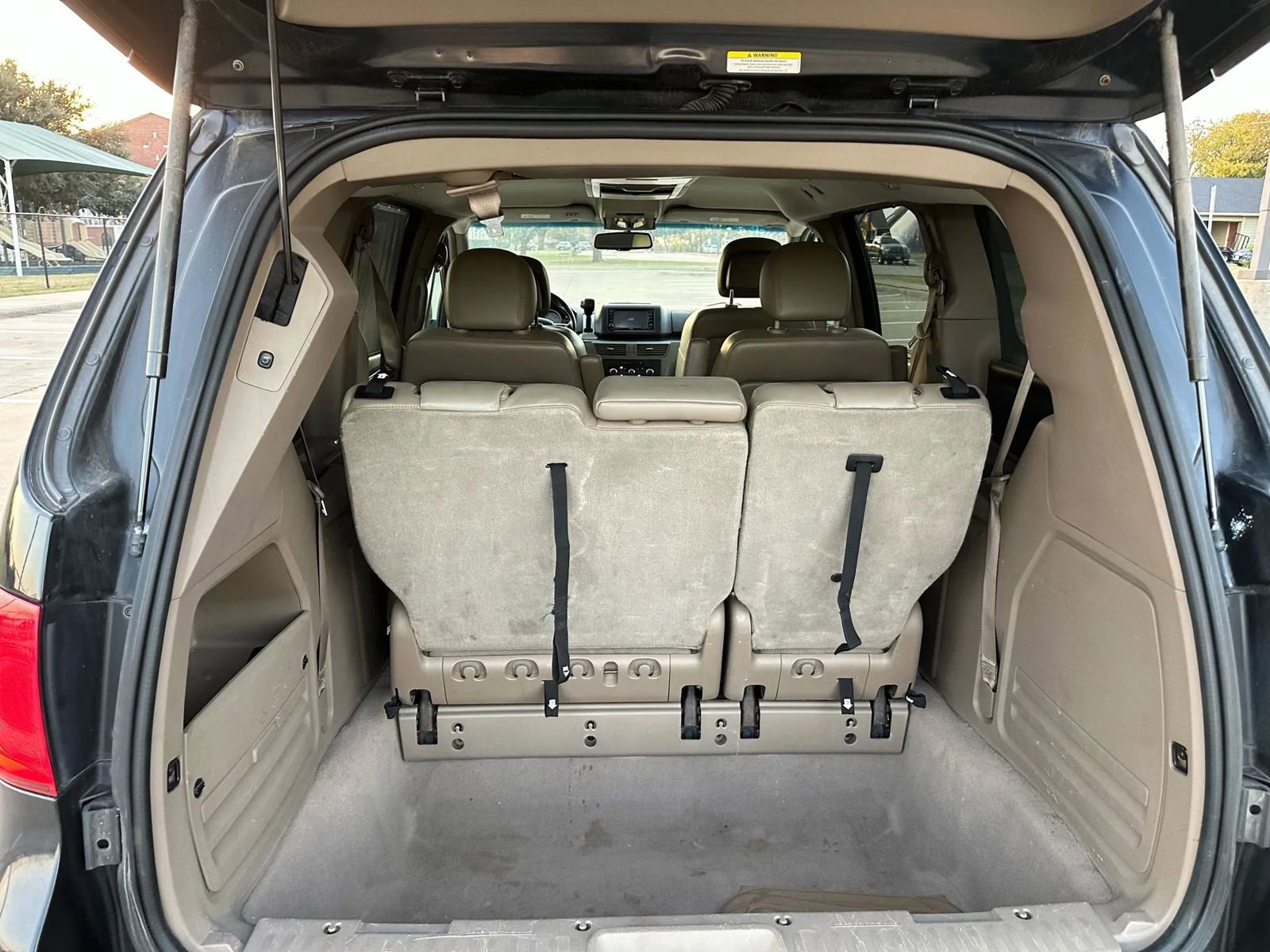 Used 2011 Volkswagen Routan SE image 18