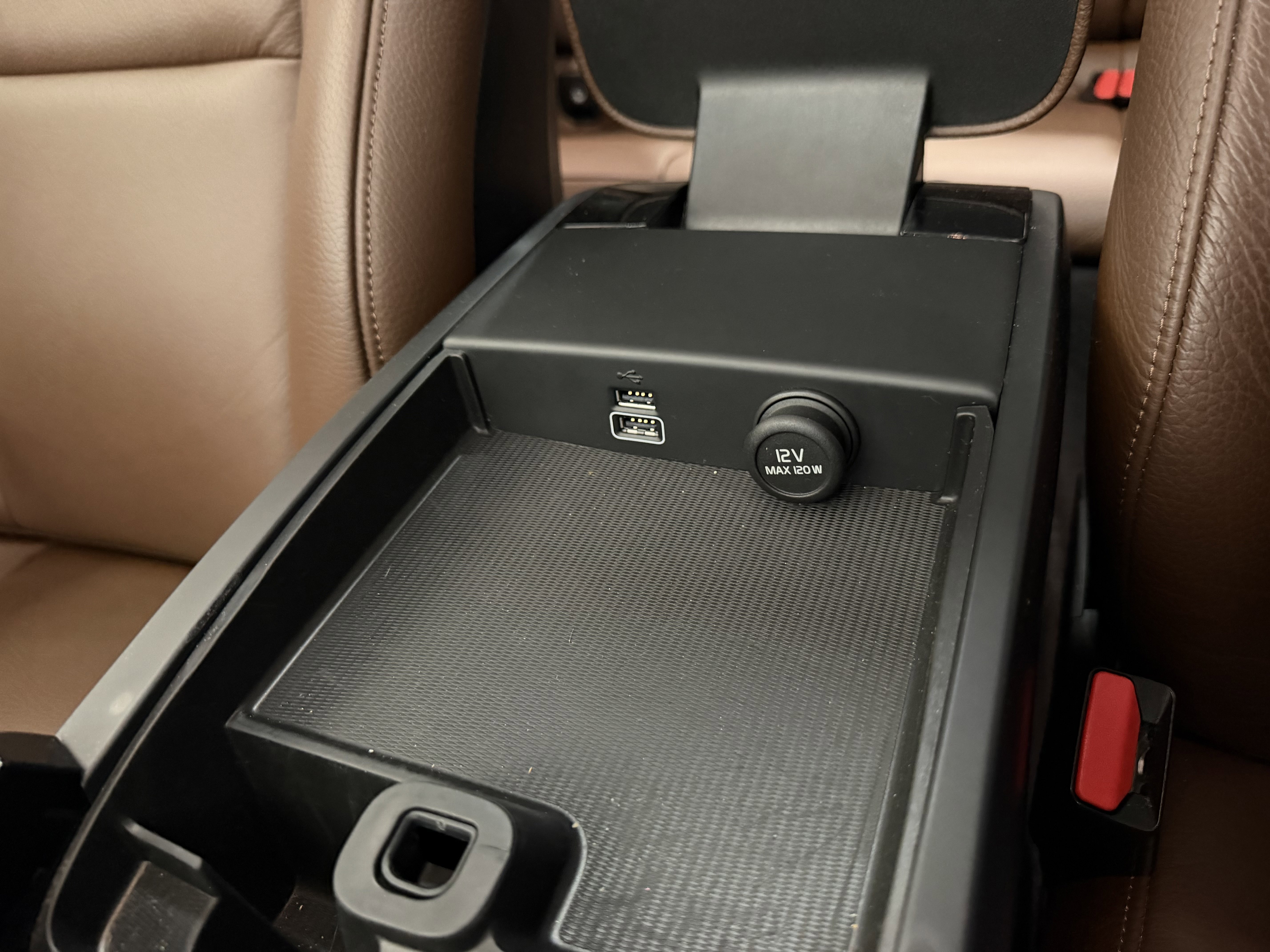 Used 2021 Volvo S60 T8 Inscription image 21