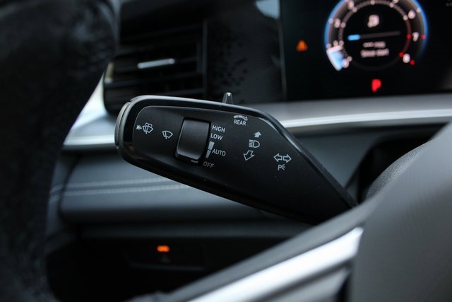 New 2025 Volkswagen Tiguan SE R-Line image 8