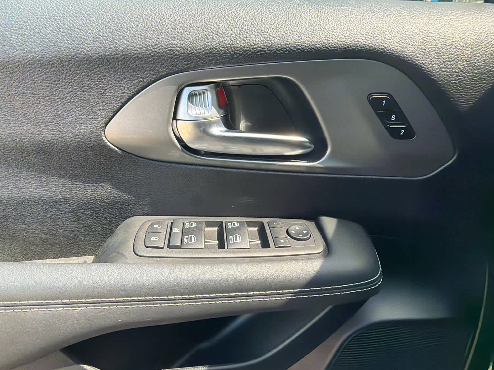 Used 2025 Chrysler Pacifica Select FWD image 18