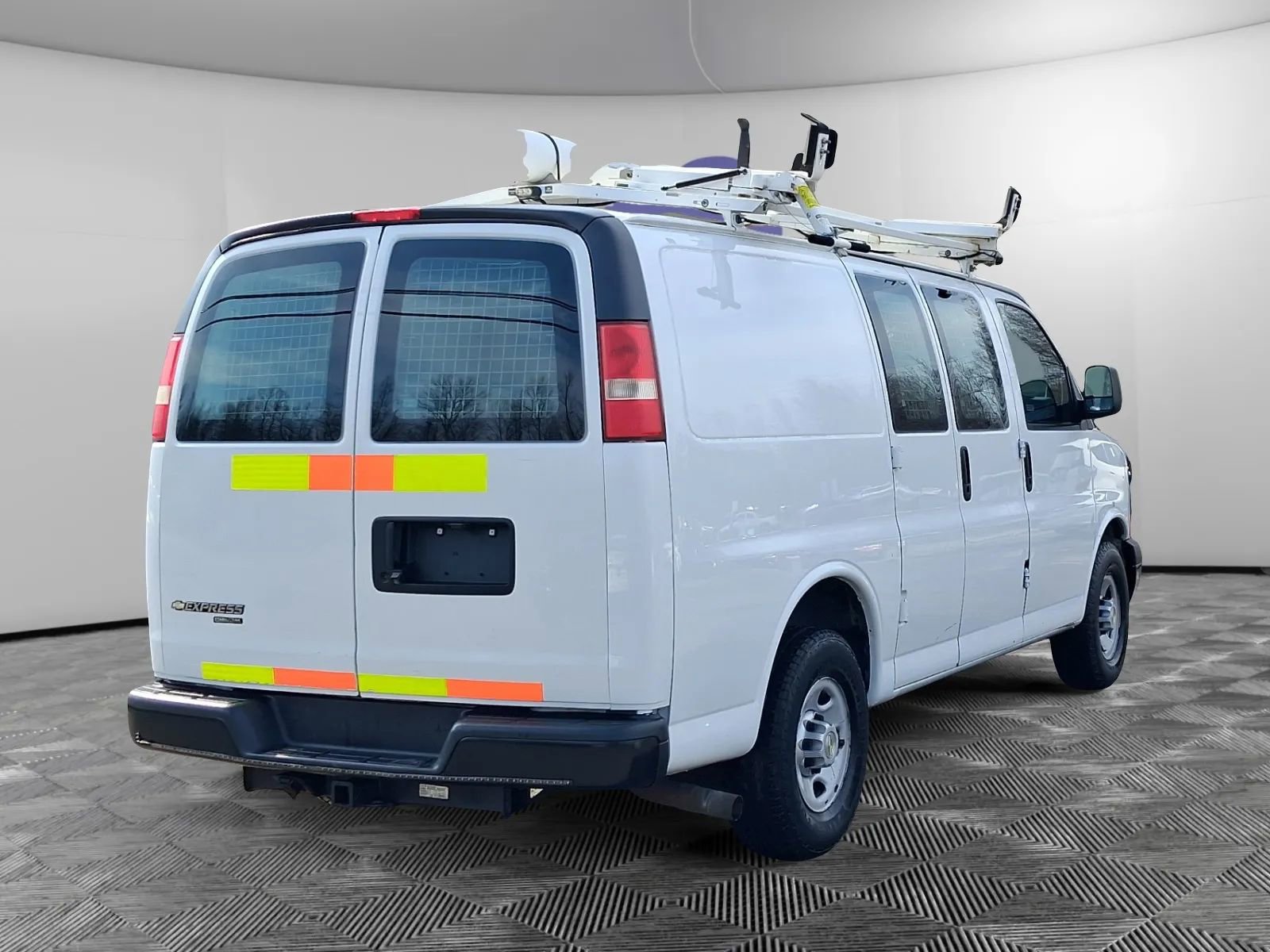 Used 2013 Chevrolet Express 2500 Van 3D image 5