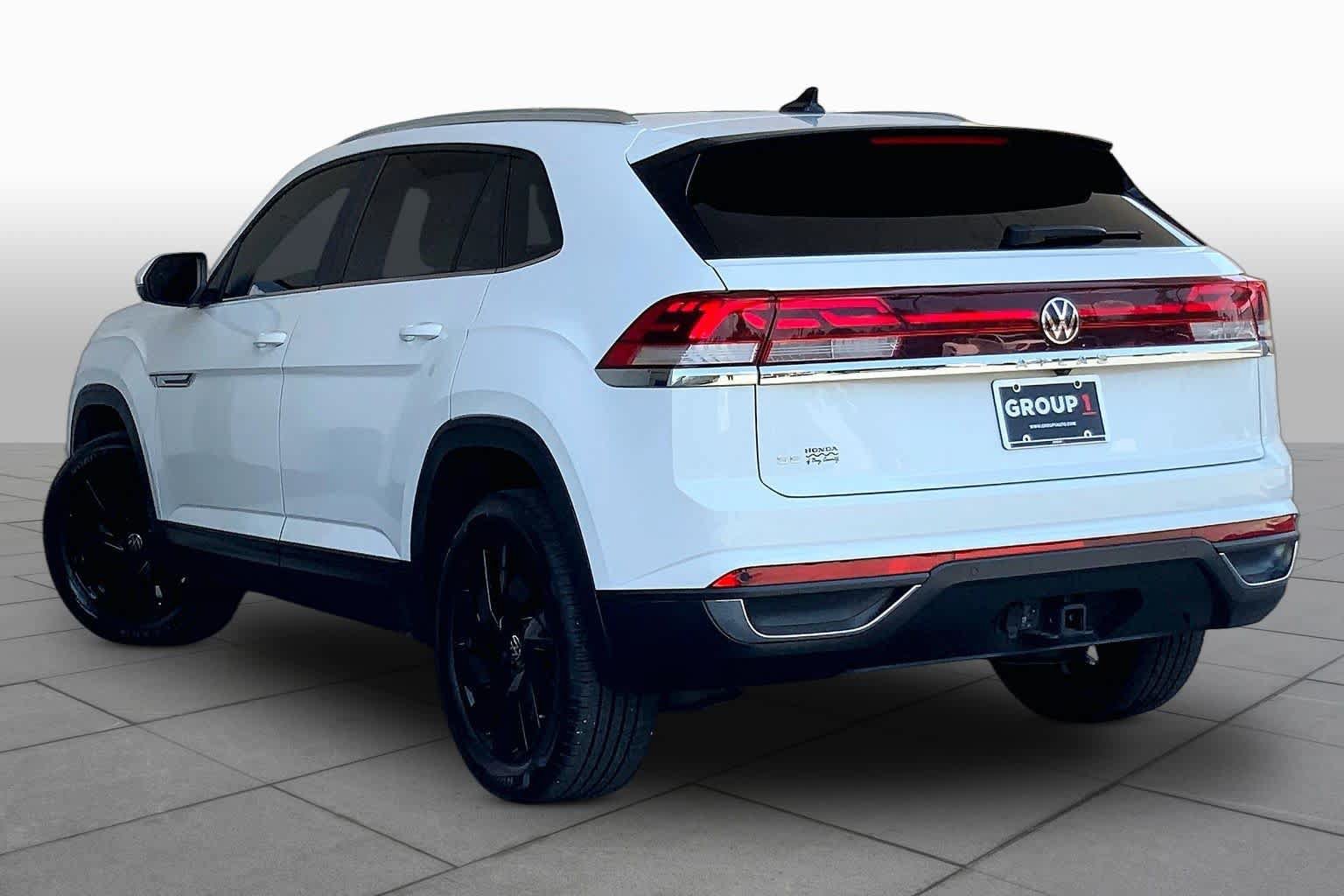 Used 2024 Volkswagen Atlas Cross Sport SE w/ Panoramic Sunroof Package FWD image 12