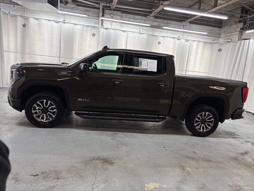 Used 2023 GMC Sierra 1500 AT4 w/ AT4 Premium Package AWD/4WD image 2