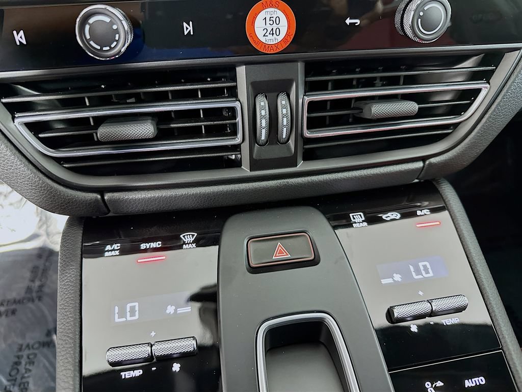 Certified 2026 Porsche Macan AWD/4WD image 17