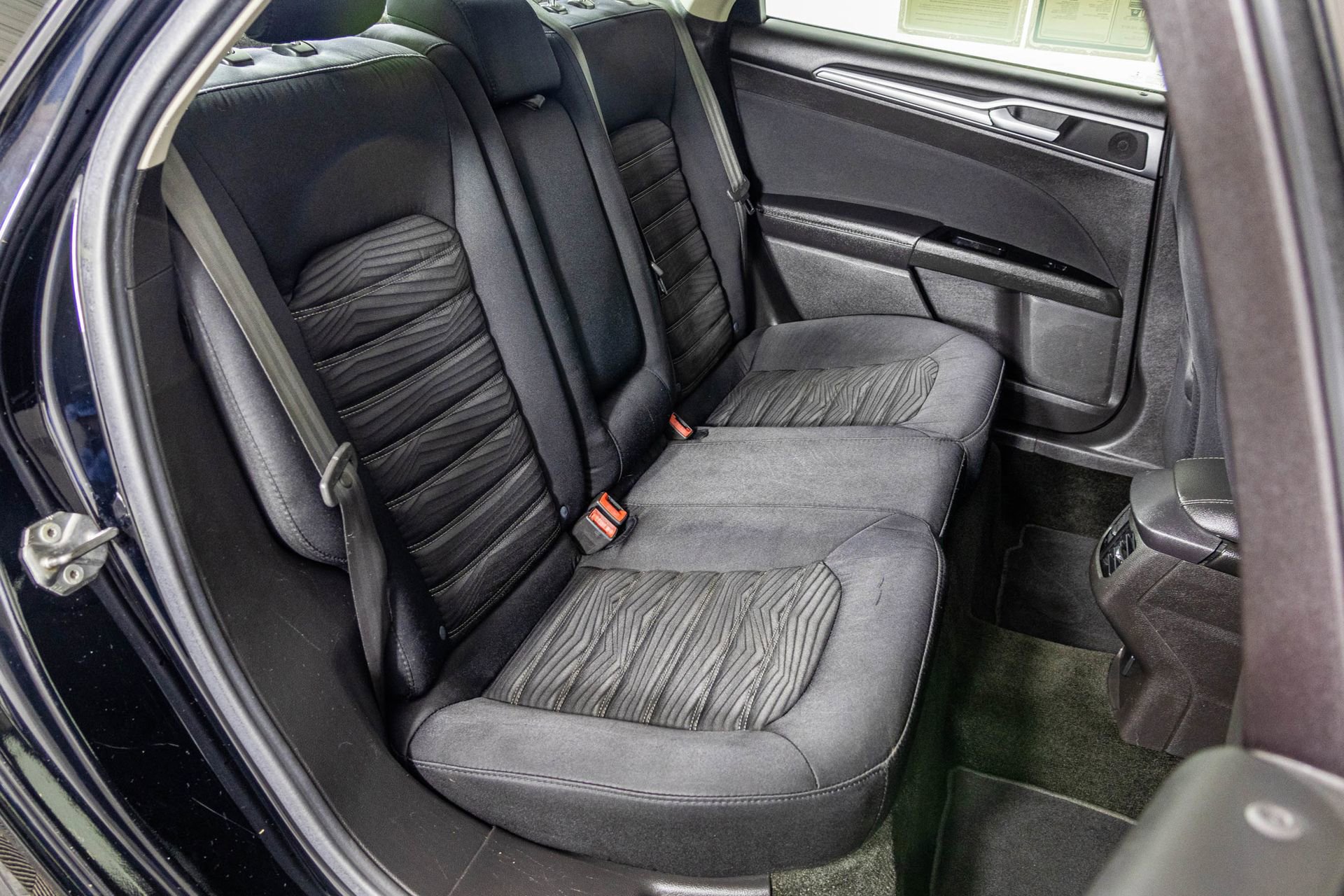 Used 2016 Ford Fusion SE FWD image 39