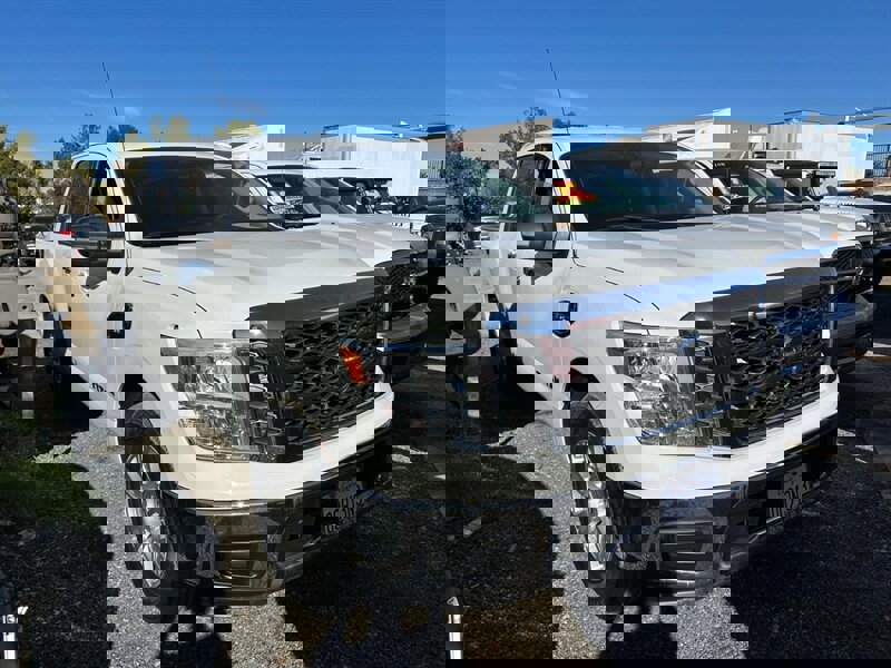 Used 2017 Nissan Titan SV RWD image 6