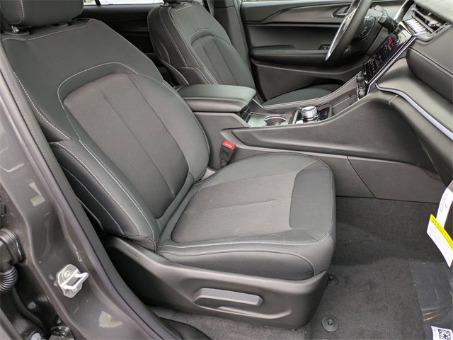 New 2025 Jeep Grand Cherokee L Laredo w/ Luxury Tech Group I image 28