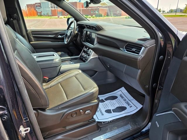 Used 2022 GMC Yukon XL Denali w/ Denali Premium Package image 29