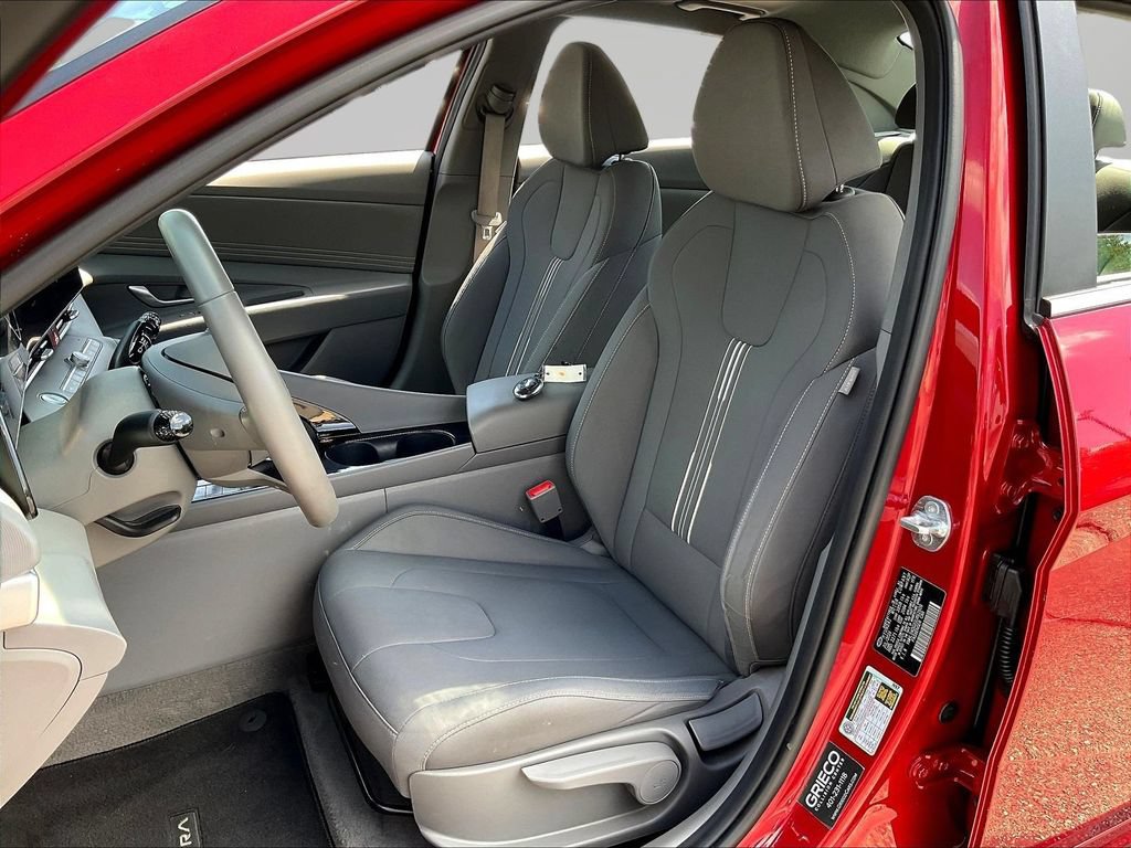 Used 2025 Hyundai Elantra SEL FWD image 22