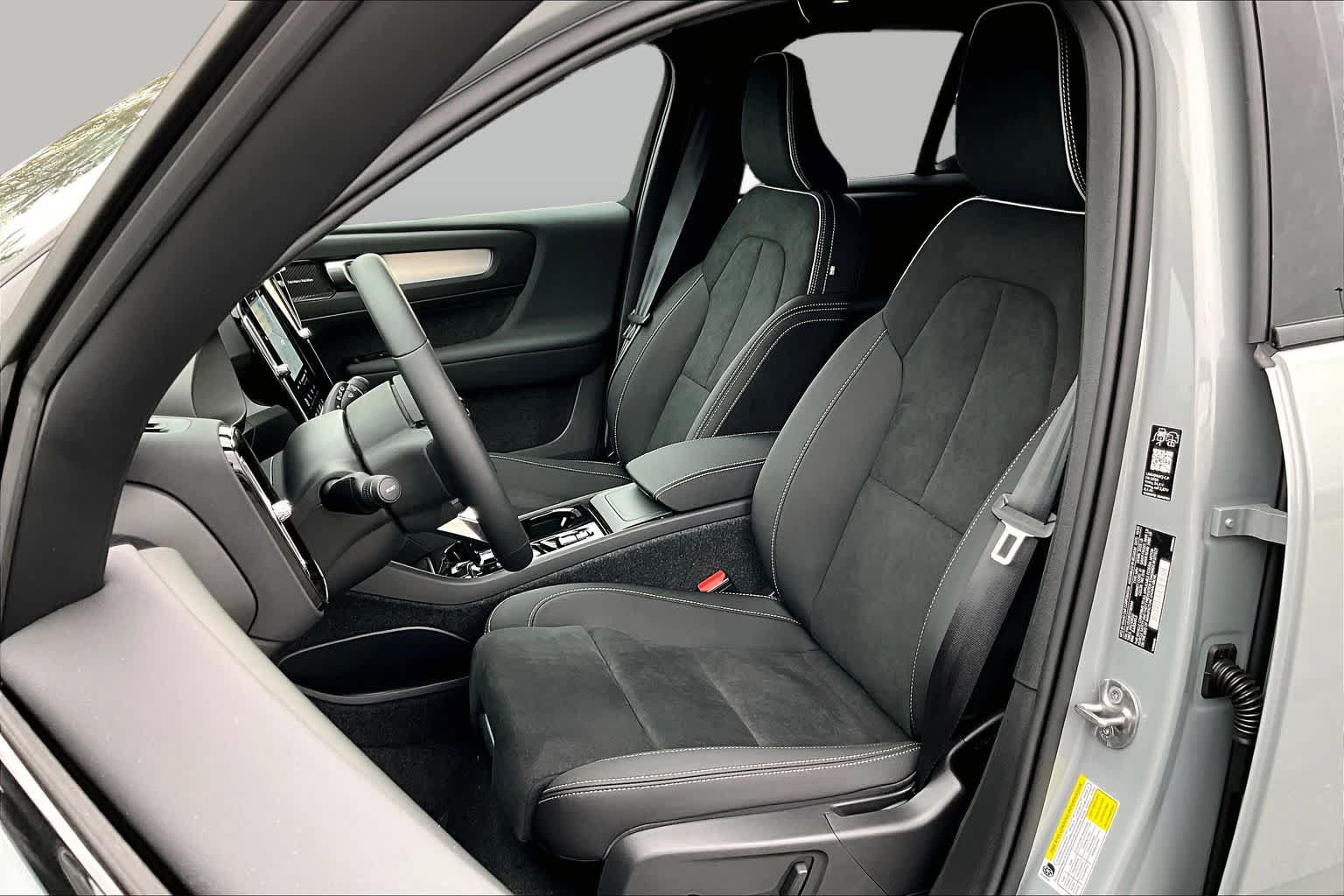 New 2026 Volvo XC40 B5 Ultra w/ Protection Package Premier AWD/4WD image 13