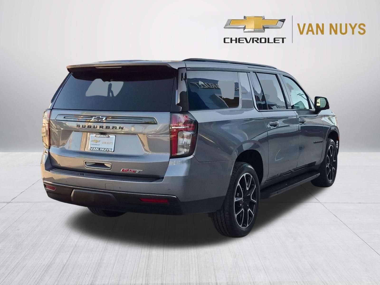 Used 2021 Chevrolet Suburban RST w/ Luxury Package RWD image 5