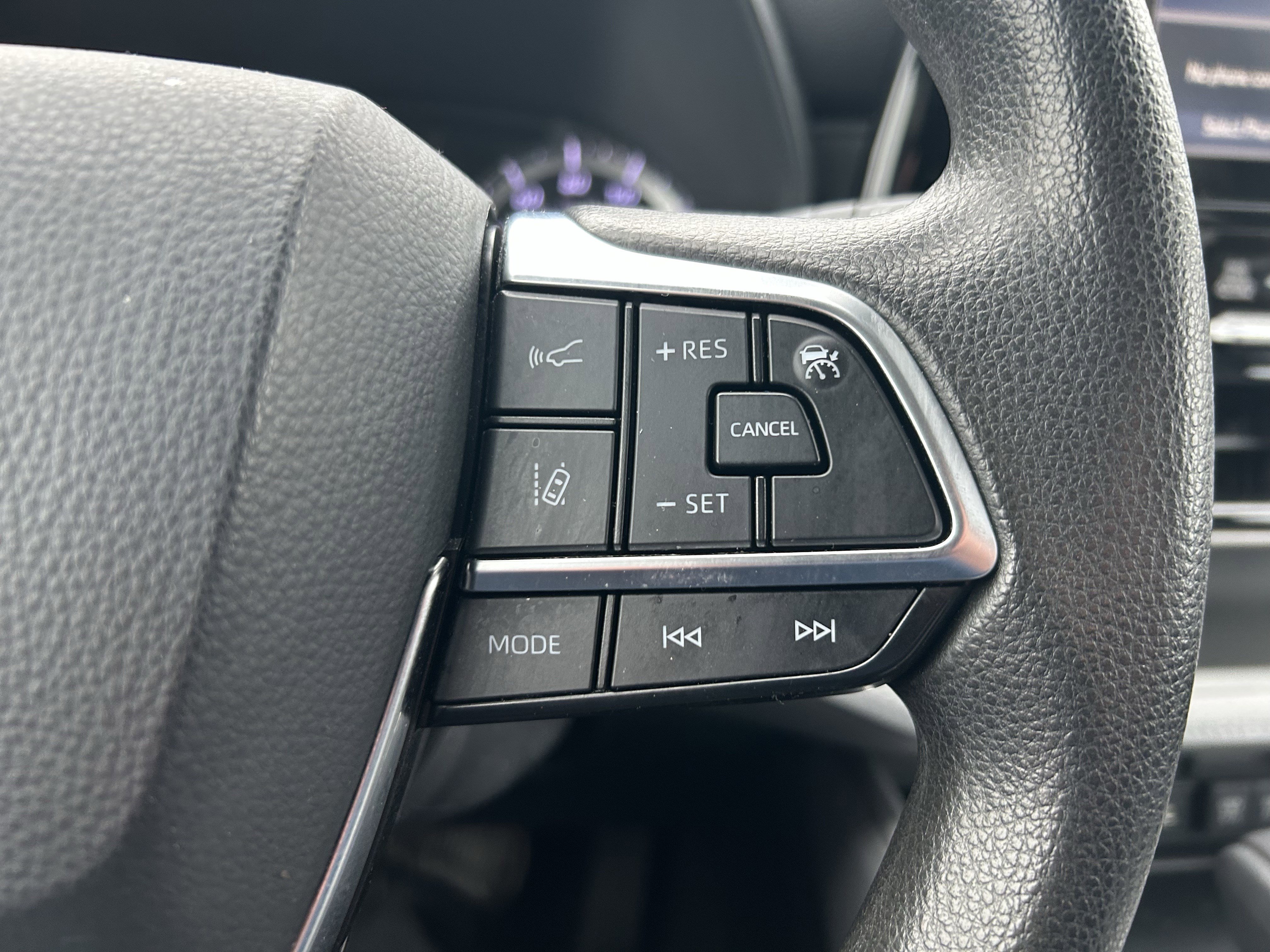 Used 2021 Toyota Highlander L image 17