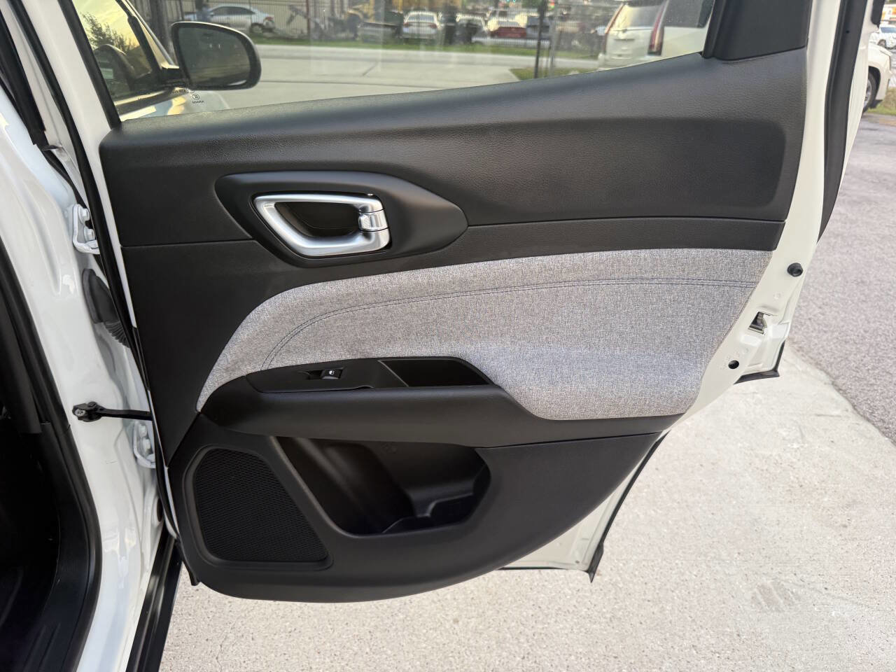 Used 2024 Jeep Compass Latitude image 33